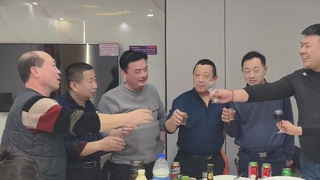 Levantem a taça e prestem homenagem ao espírito do artesão, dêem as mãos e embarquem juntos em uma nova jornada